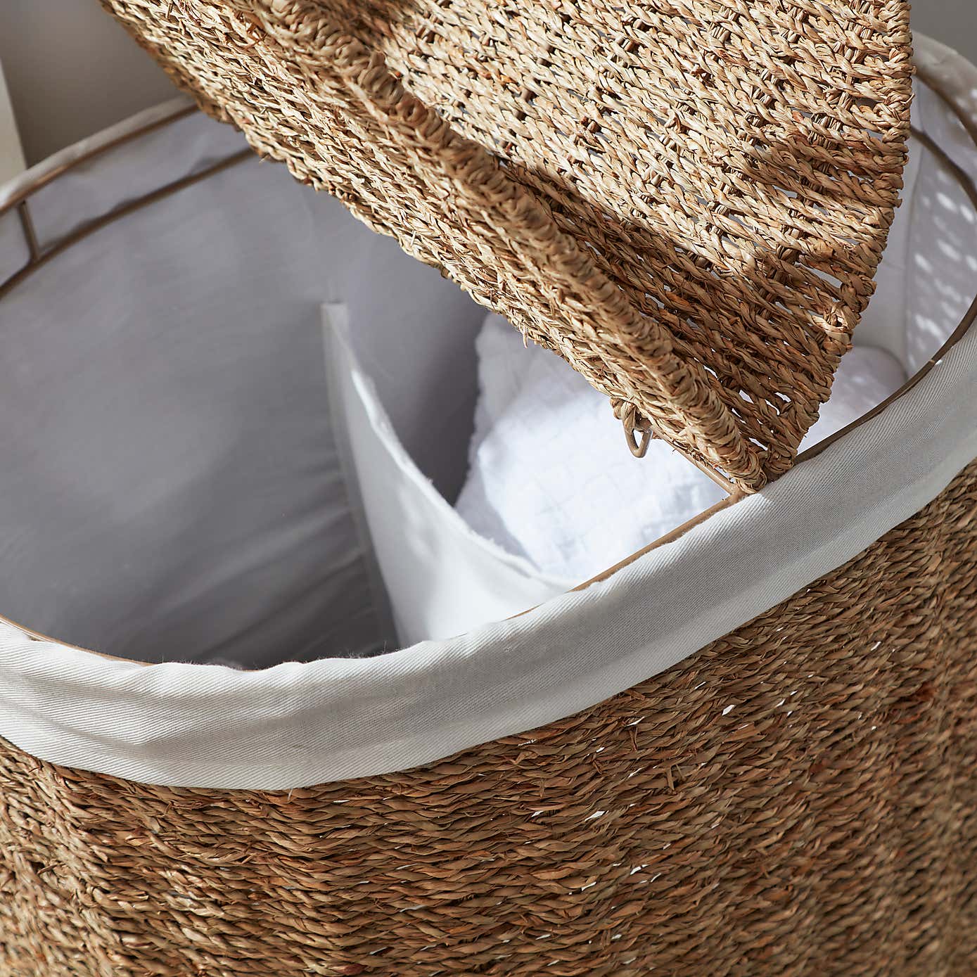 Carousel zoom image position 2 of 3