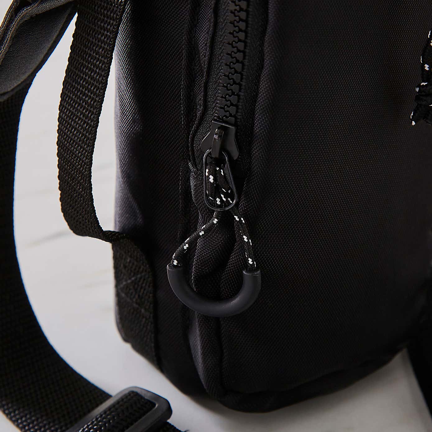 Carousel zoom image position 2 of 3