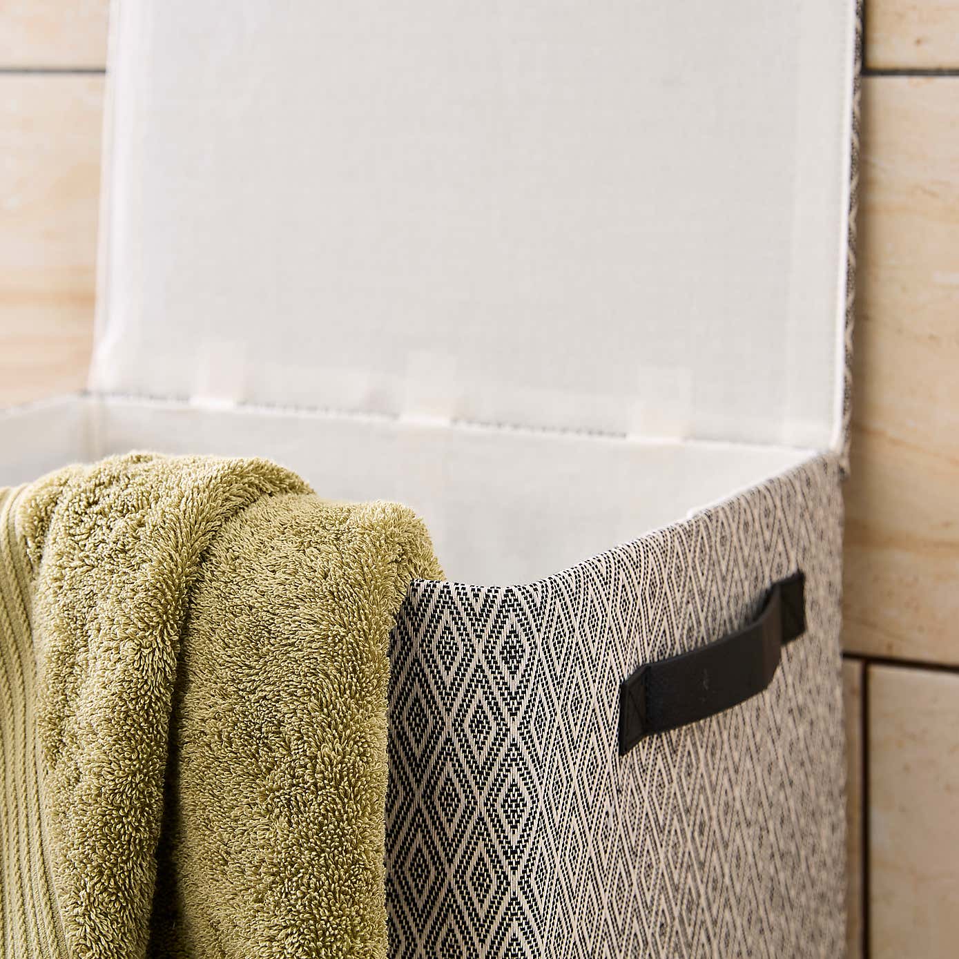 Carousel zoom image position 2 of 3