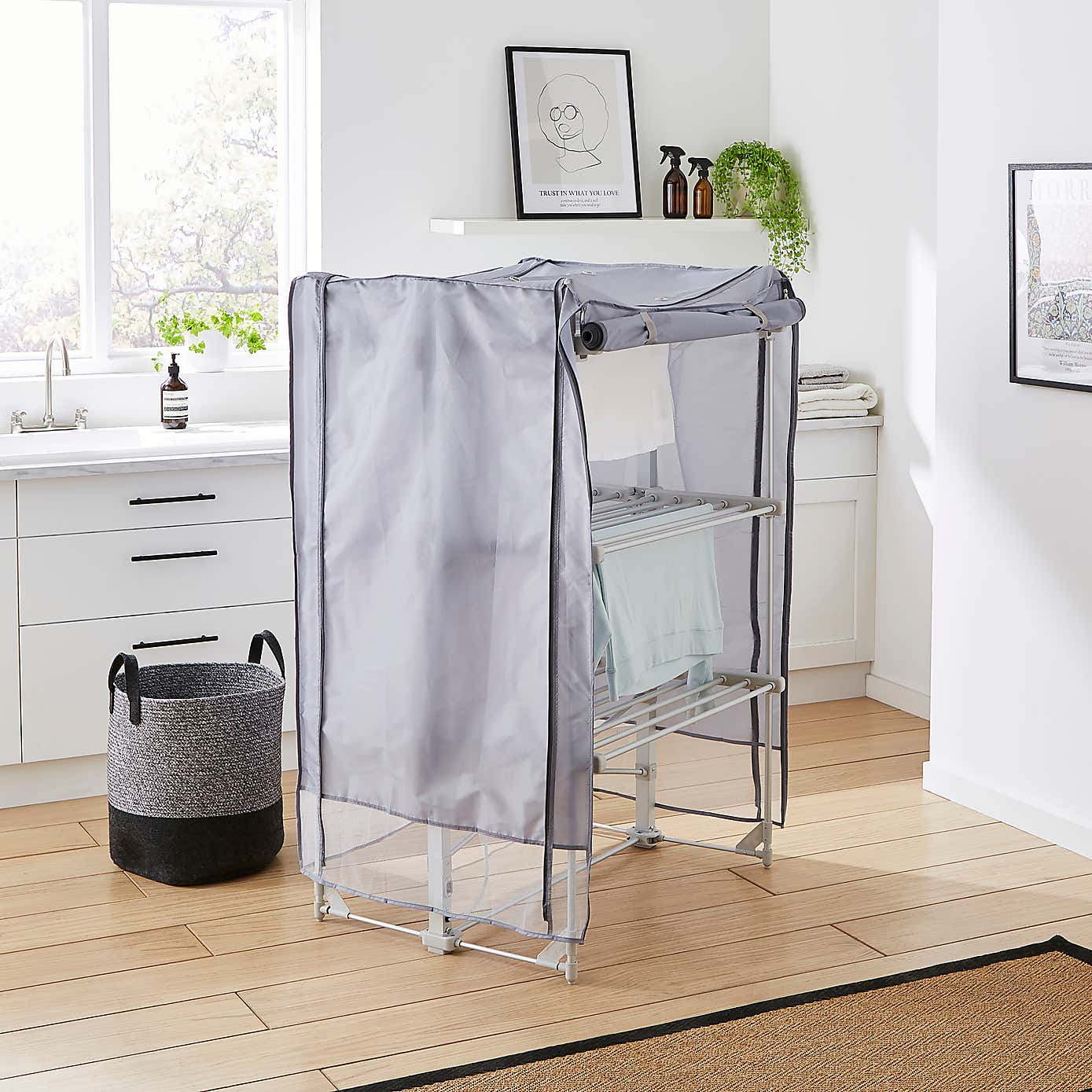 Carousel zoom image position 2 of 3