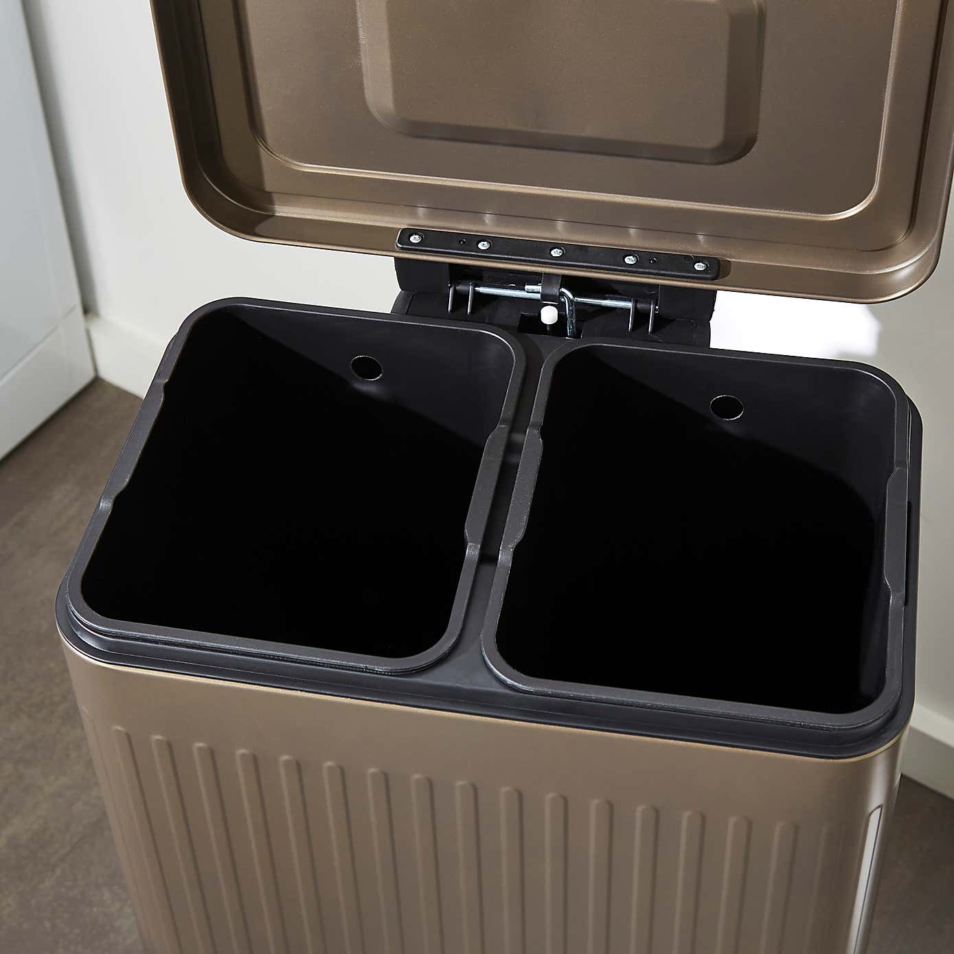 Carousel zoom image position 2 of 3