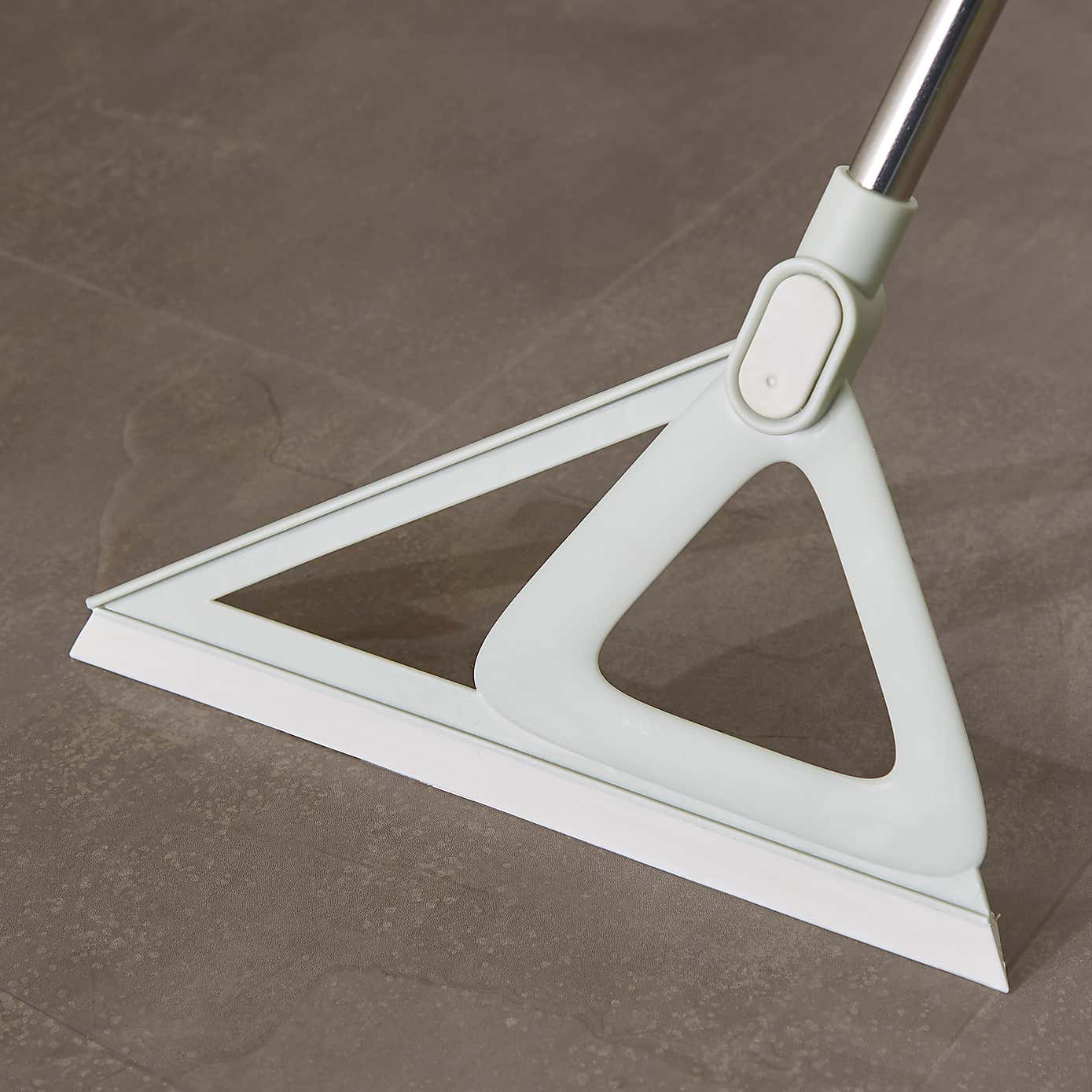 Carousel zoom image position 2 of 3