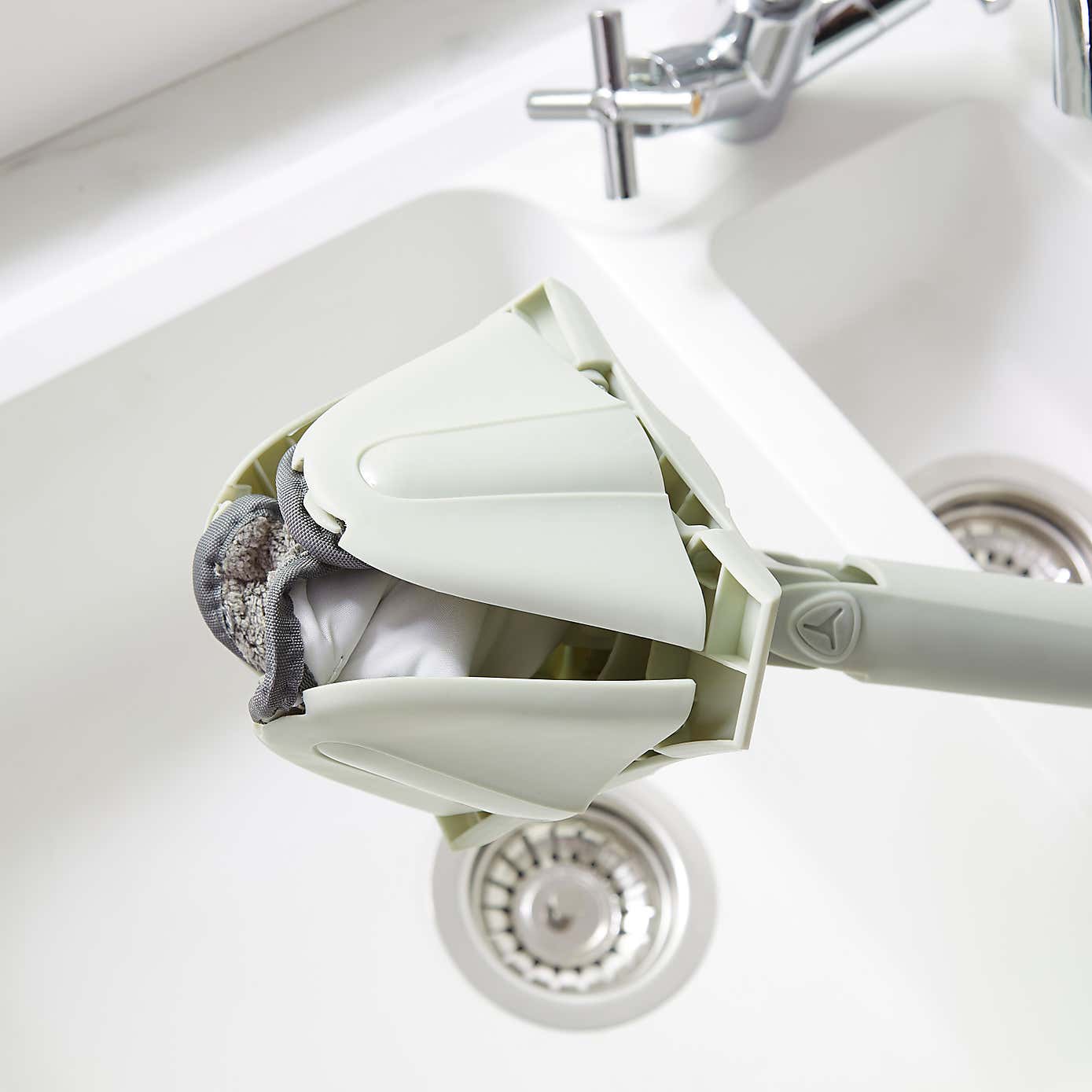 Carousel zoom image position 2 of 3