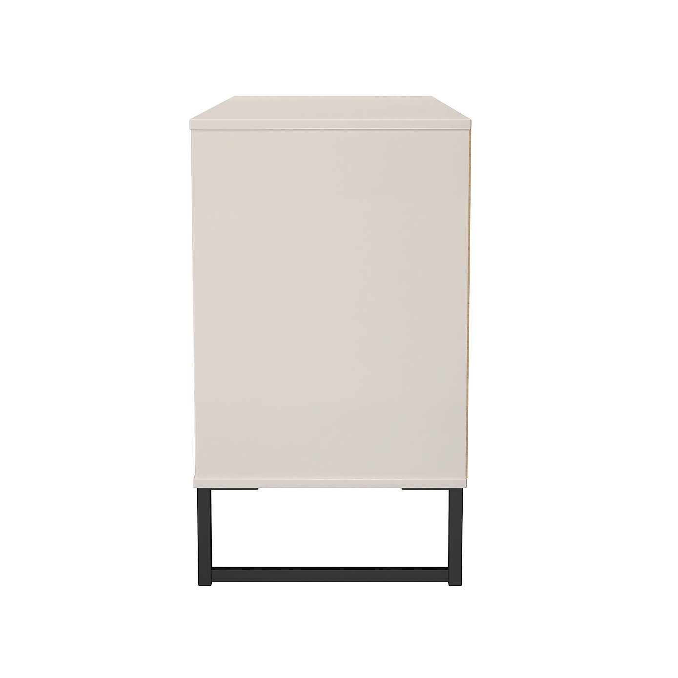 Carousel zoom image position 3 of 7