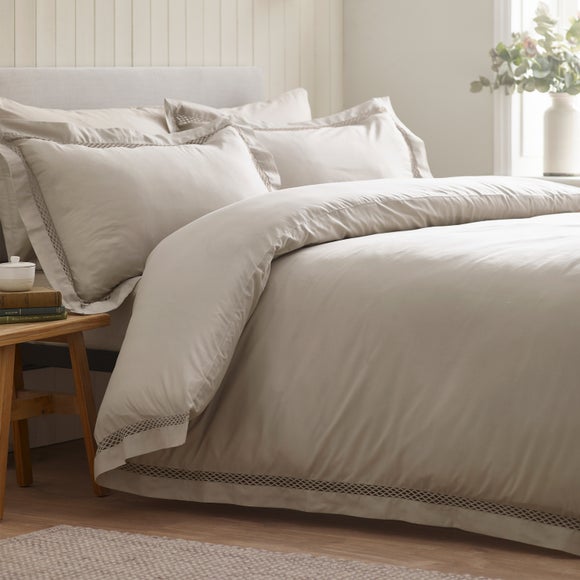 Catherine Lansfield Bettwäsche-Set Kingsize Mit Lochstickerei – Weiß, 220x230 Cm + 2x Kissenbezüge 50x75 Cm