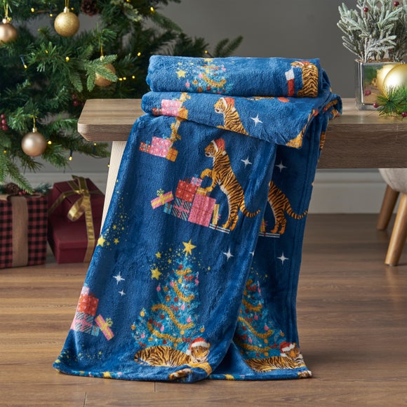 Catherine Lansfield Christmas Tiger Cosy Fleece Throw 130cm x 170cm