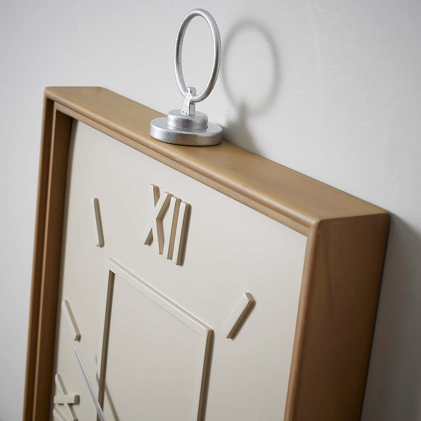 Carousel zoom image position 2 of 3