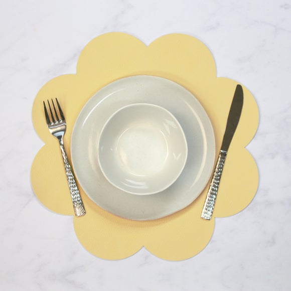 Faux Leather Reversible Daisy Placemat