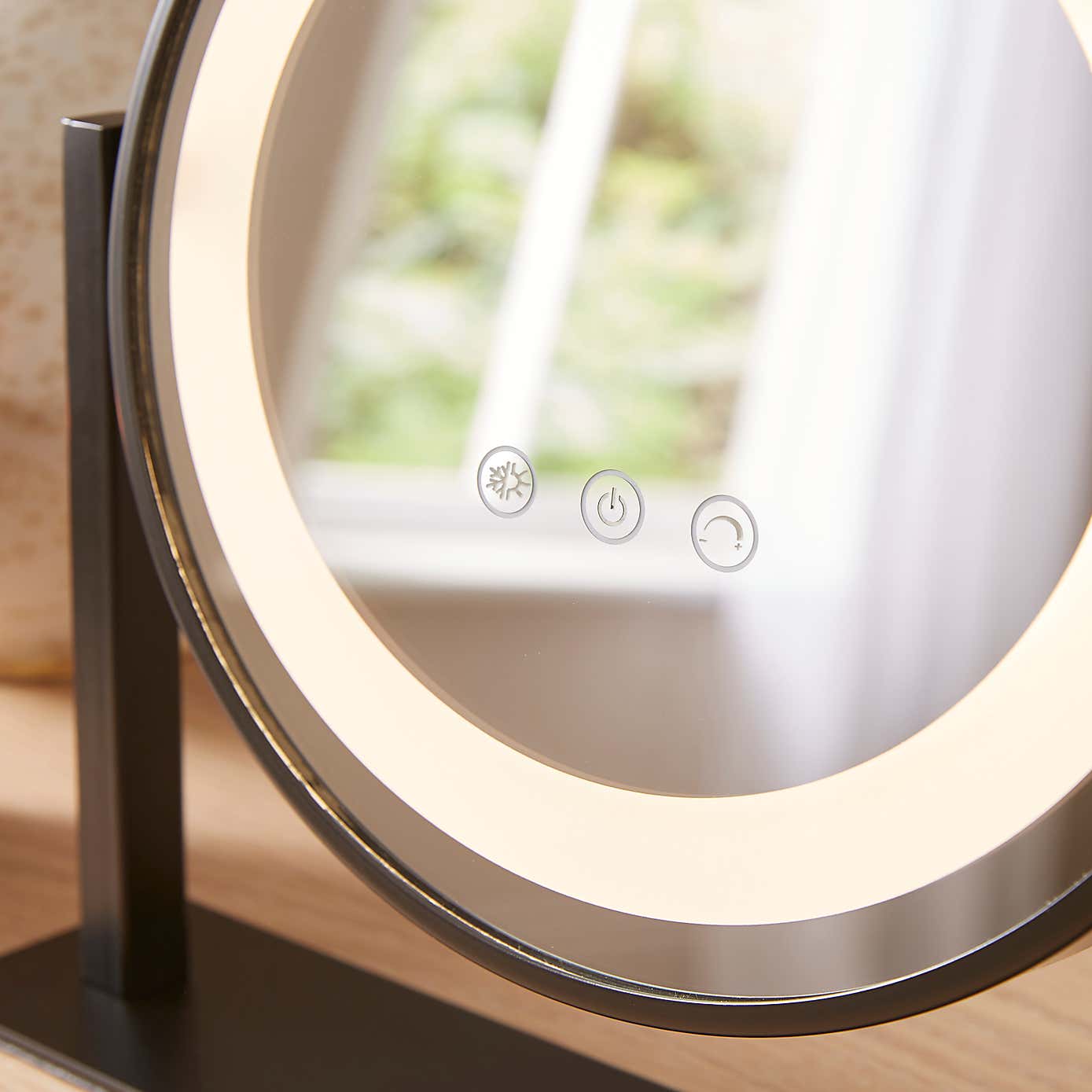 Carousel zoom image position 3 of 4