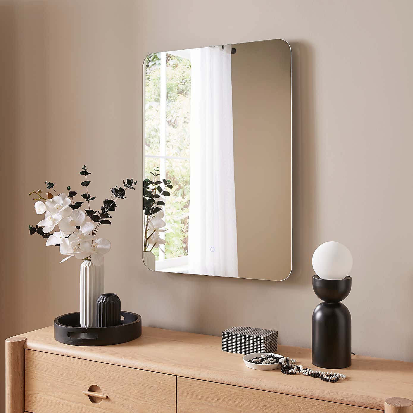 Carousel zoom image position 2 of 3