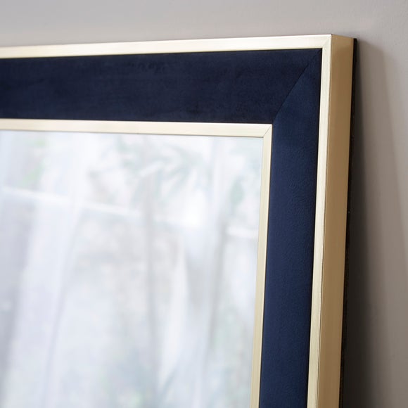 Carousel navigation image position 2 of 3