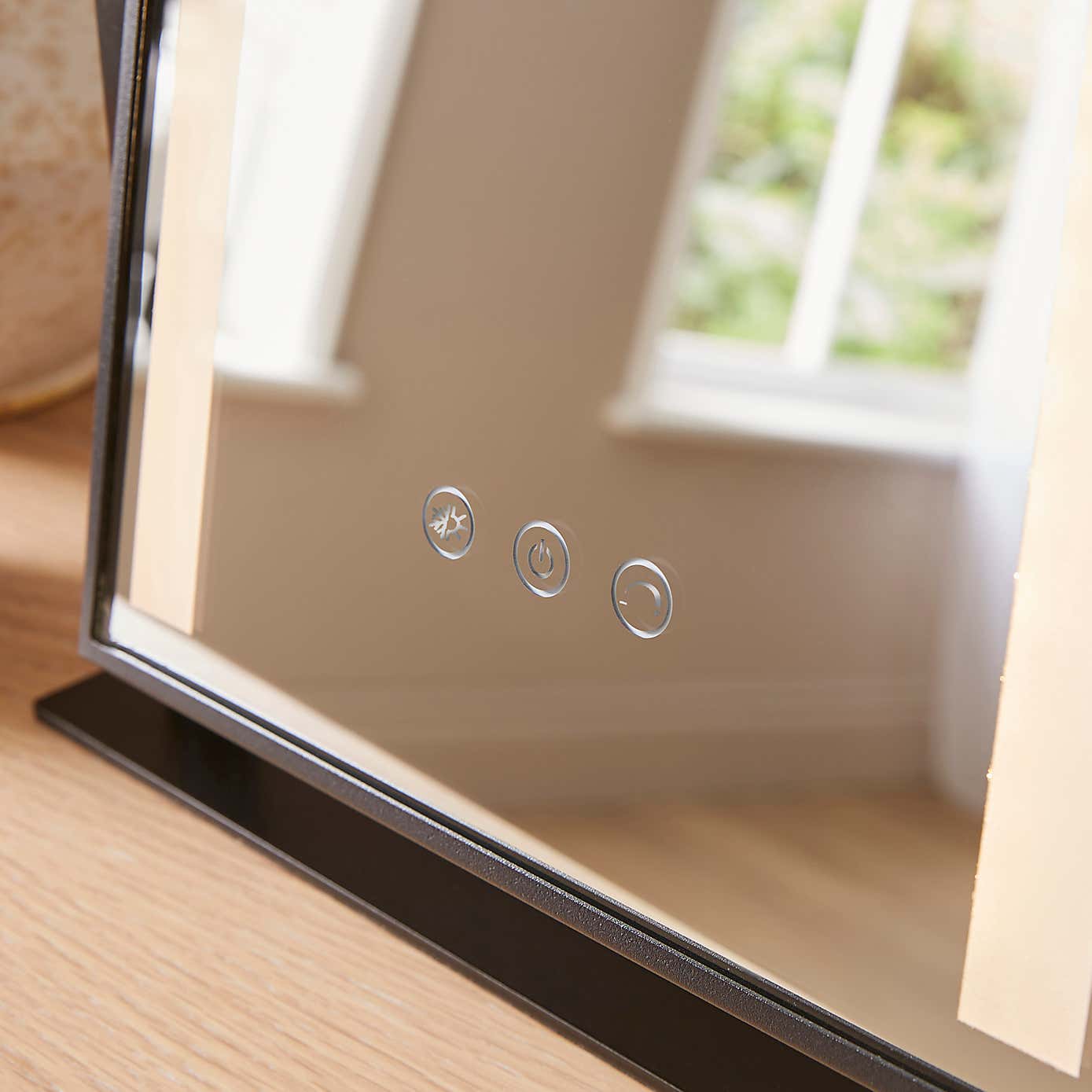 Carousel zoom image position 3 of 4