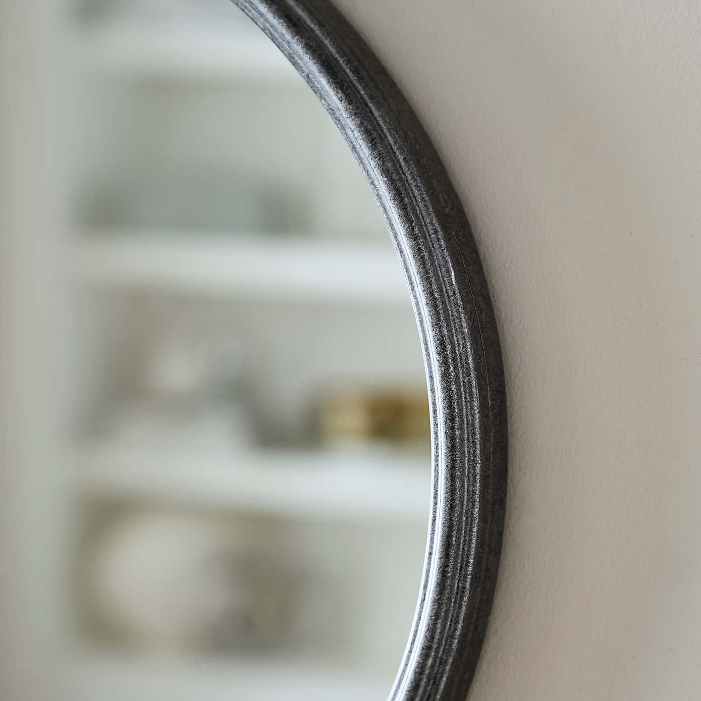 Carousel zoom image position 2 of 3