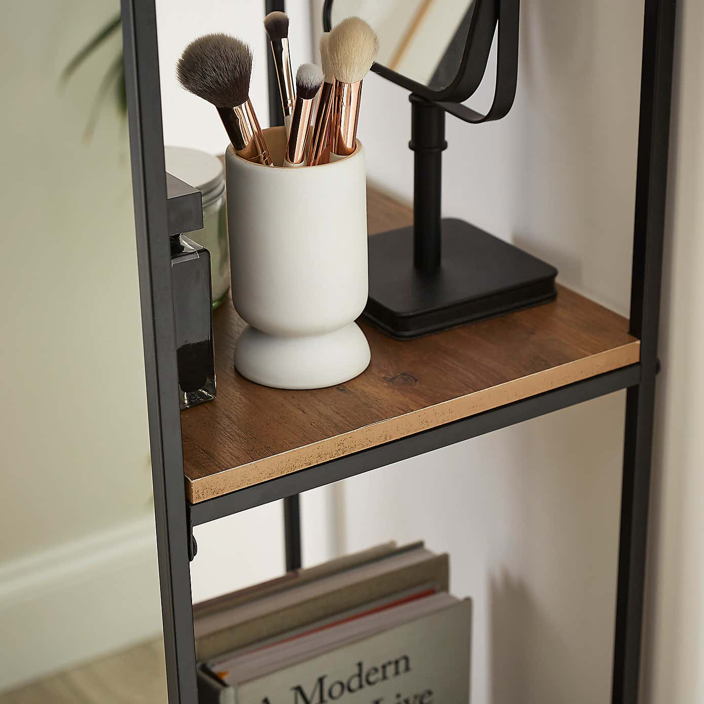 Carousel zoom image position 2 of 3