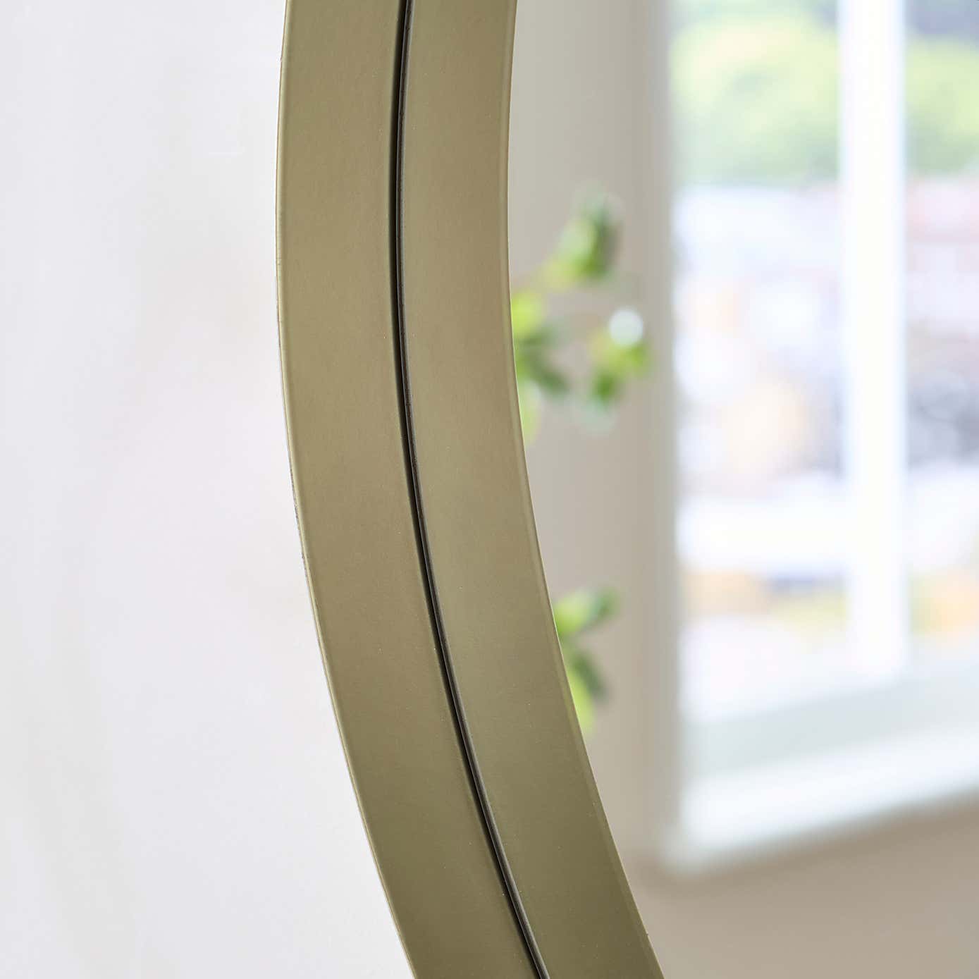 Carousel zoom image position 2 of 3