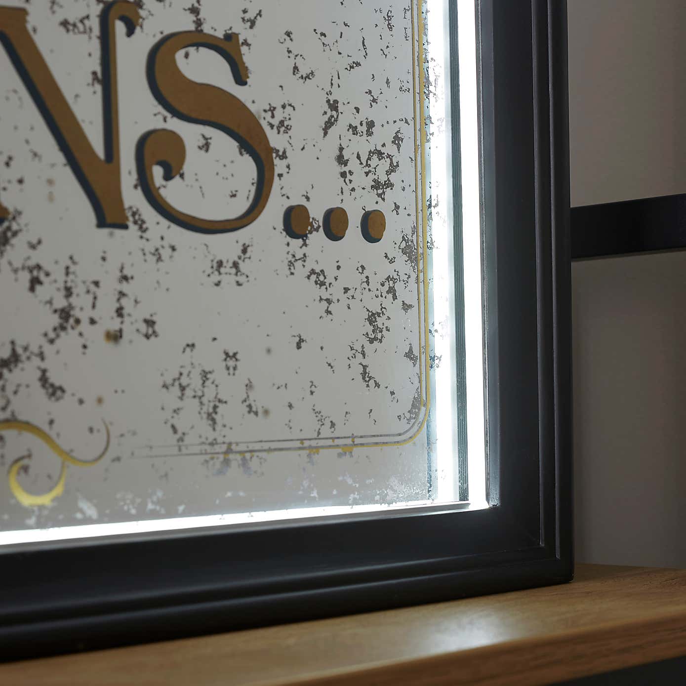 Carousel zoom image position 2 of 3