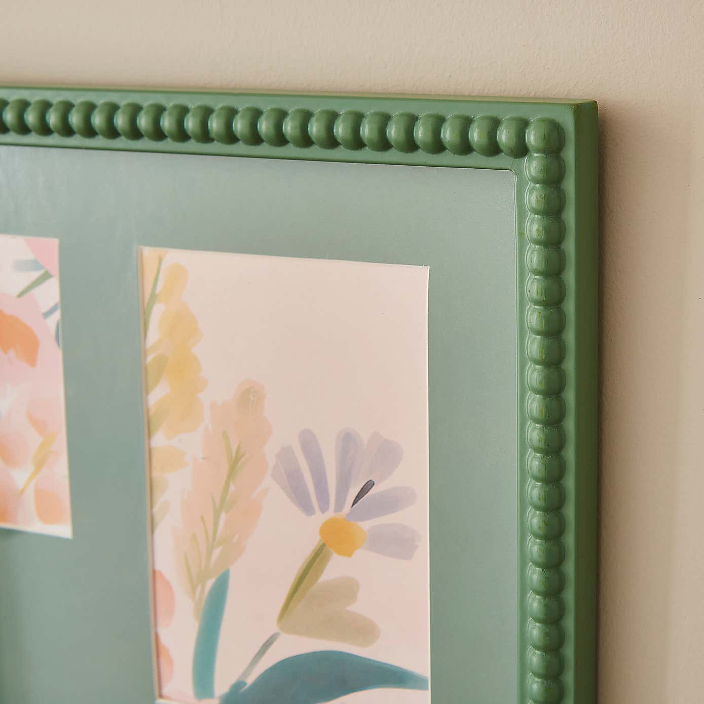 Carousel zoom image position 2 of 3