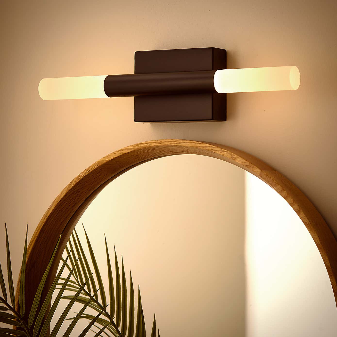 Carousel zoom image position 2 of 7