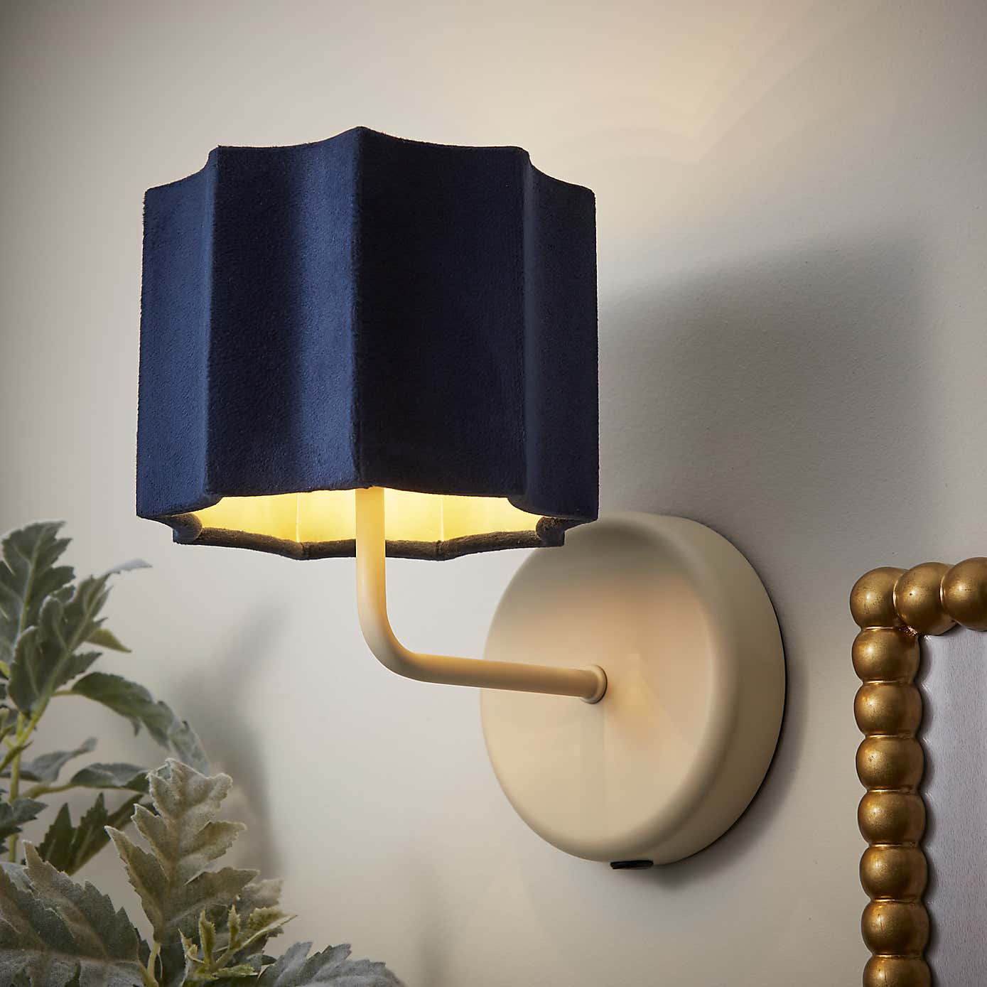 Carousel zoom image position 3 of 8