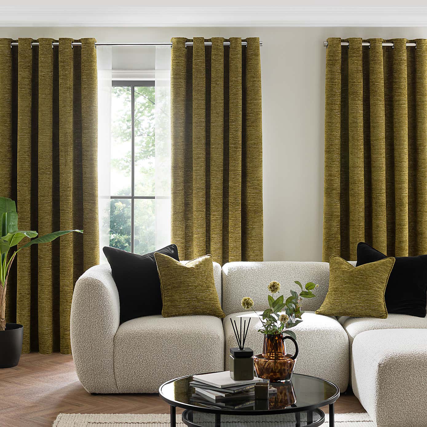 Carousel zoom image position 2 of 7