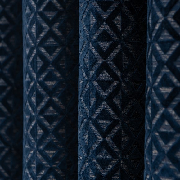 Carousel navigation image position 3 of 6