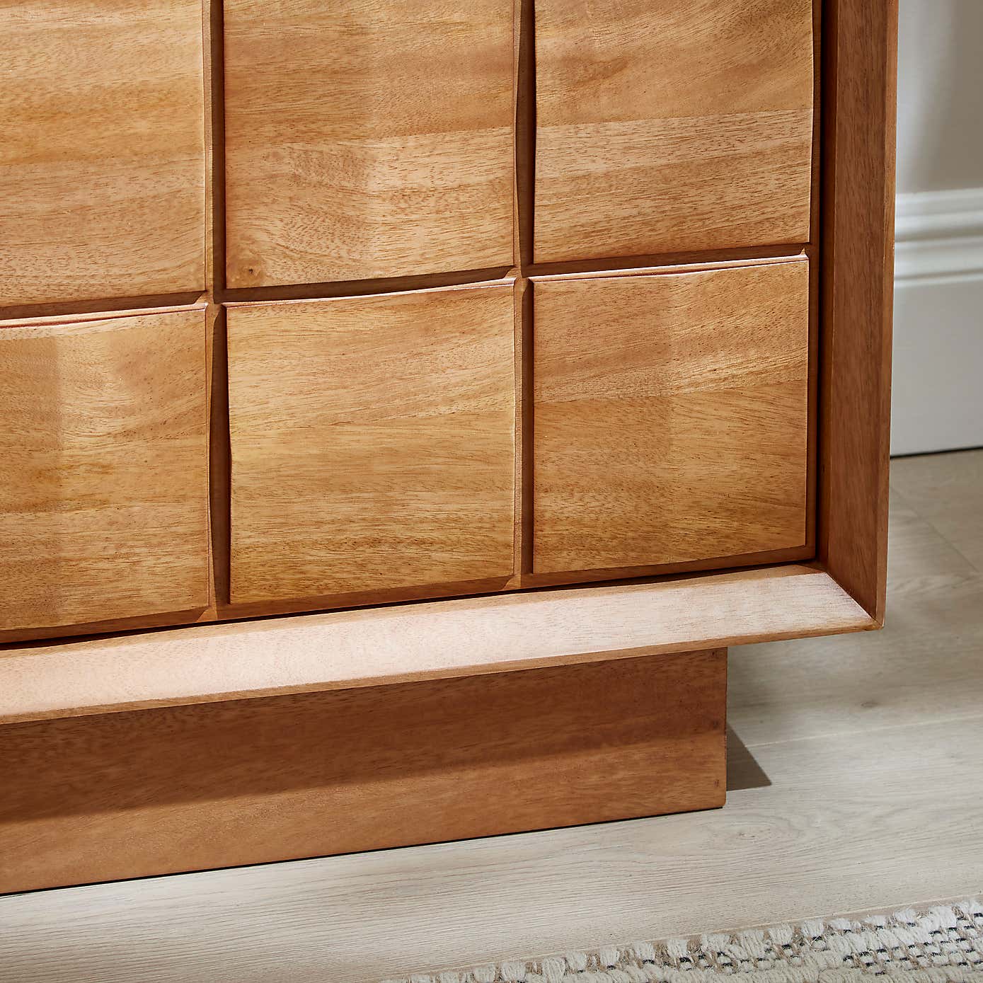 Carousel zoom image position 2 of 3