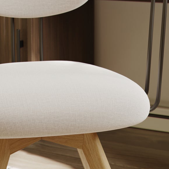 Carousel navigation image position 4 of 6