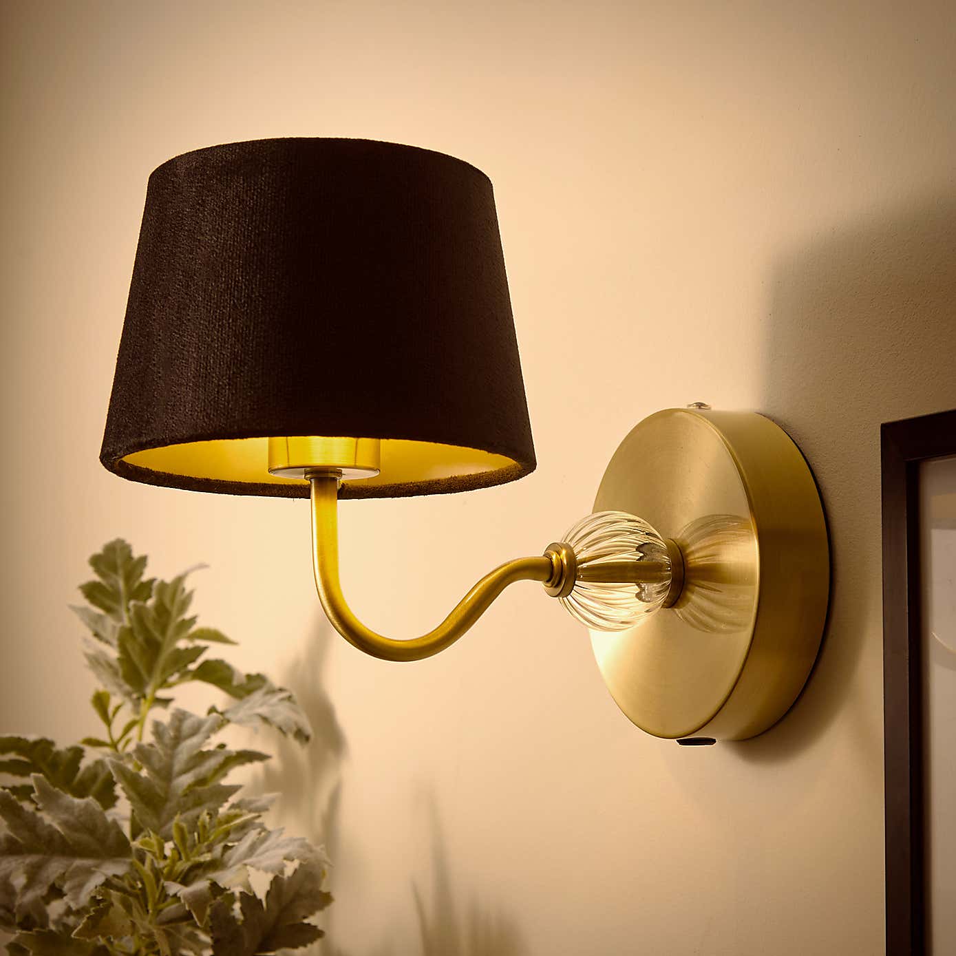 Carousel zoom image position 2 of 7