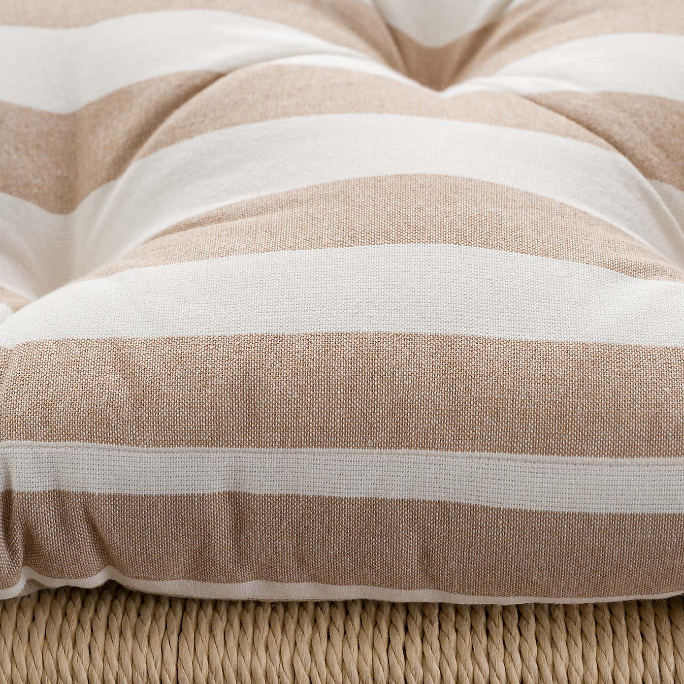 Carousel zoom image position 3 of 7