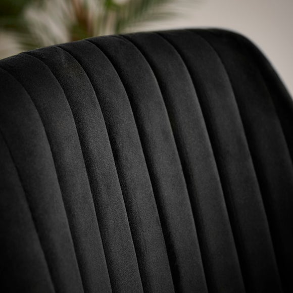 Carousel navigation image position 3 of 7