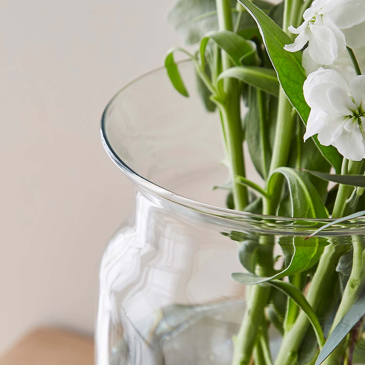 Carousel zoom image position 2 of 3