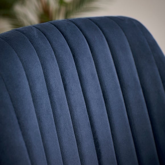 Carousel navigation image position 3 of 7