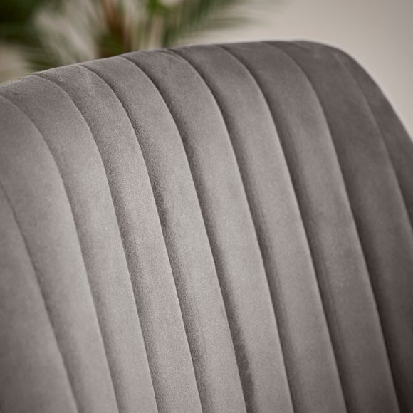 Carousel navigation image position 3 of 7