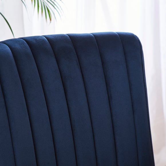 Carousel navigation image position 4 of 8