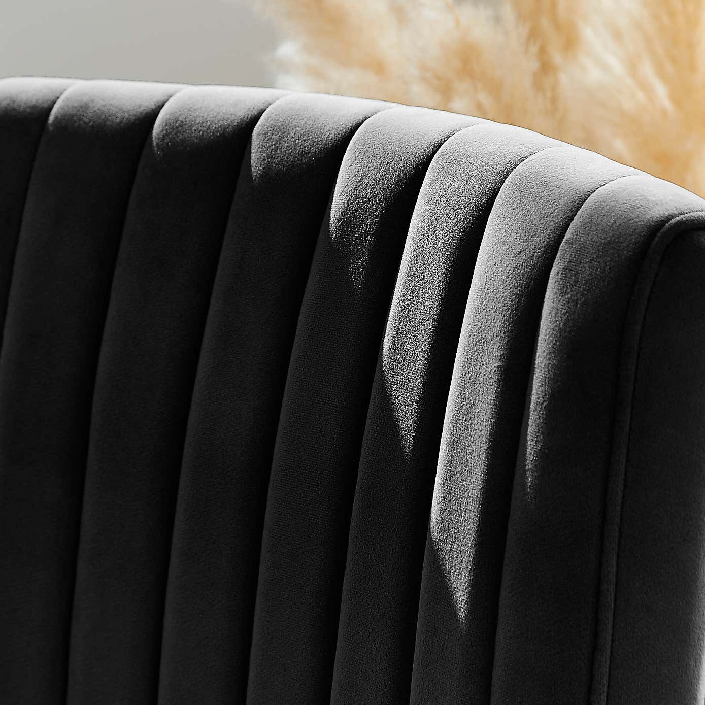 Carousel zoom image position 3 of 7