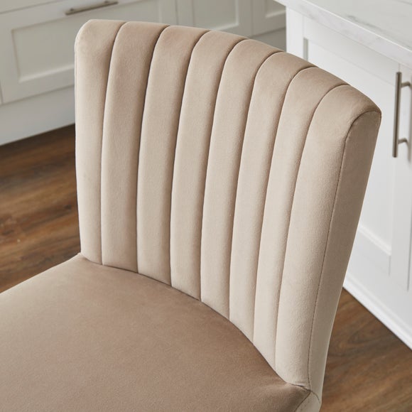 Carousel navigation image position 4 of 7