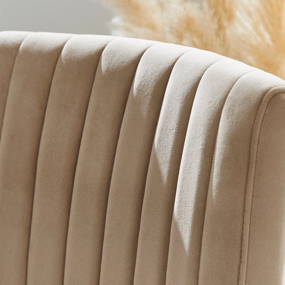 Carousel navigation image position 2 of 6