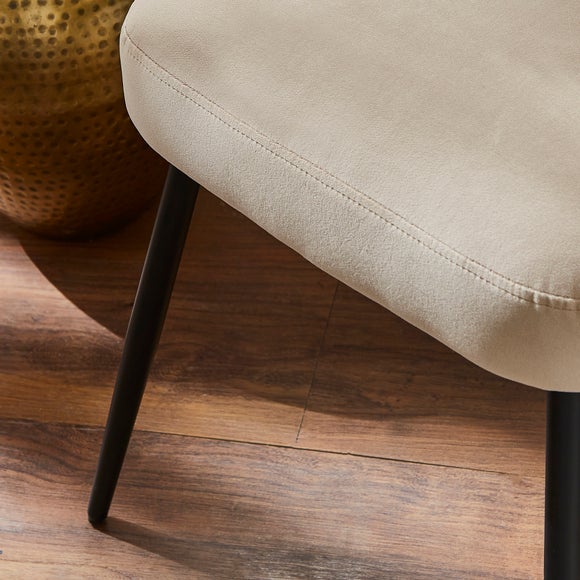 Carousel navigation image position 3 of 6