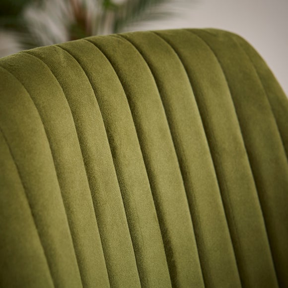 Carousel navigation image position 3 of 7