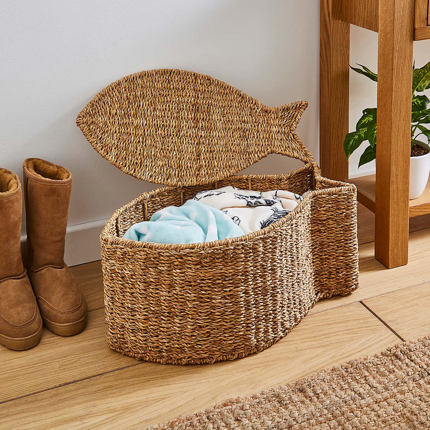 Carousel zoom image position 2 of 3