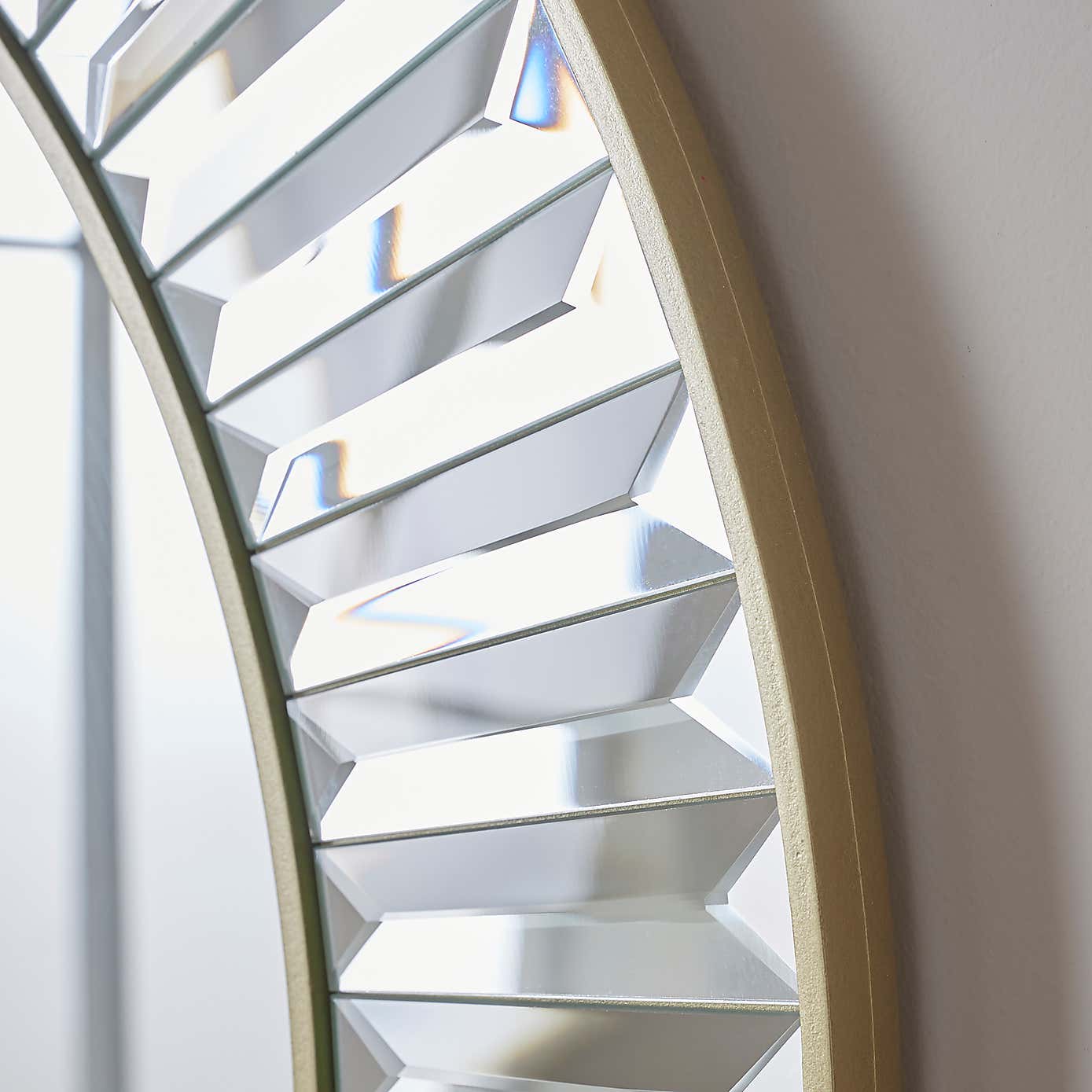 Carousel zoom image position 2 of 3