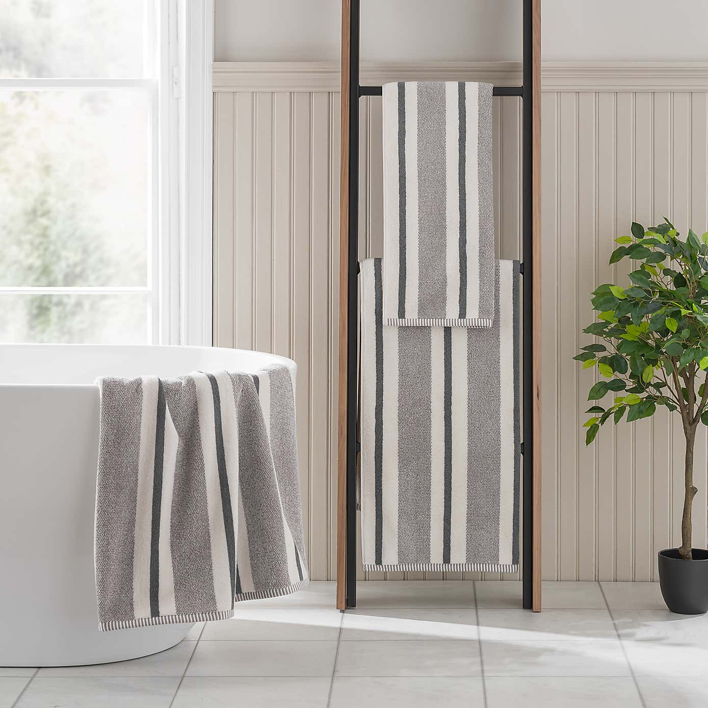 Carousel zoom image position 3 of 4