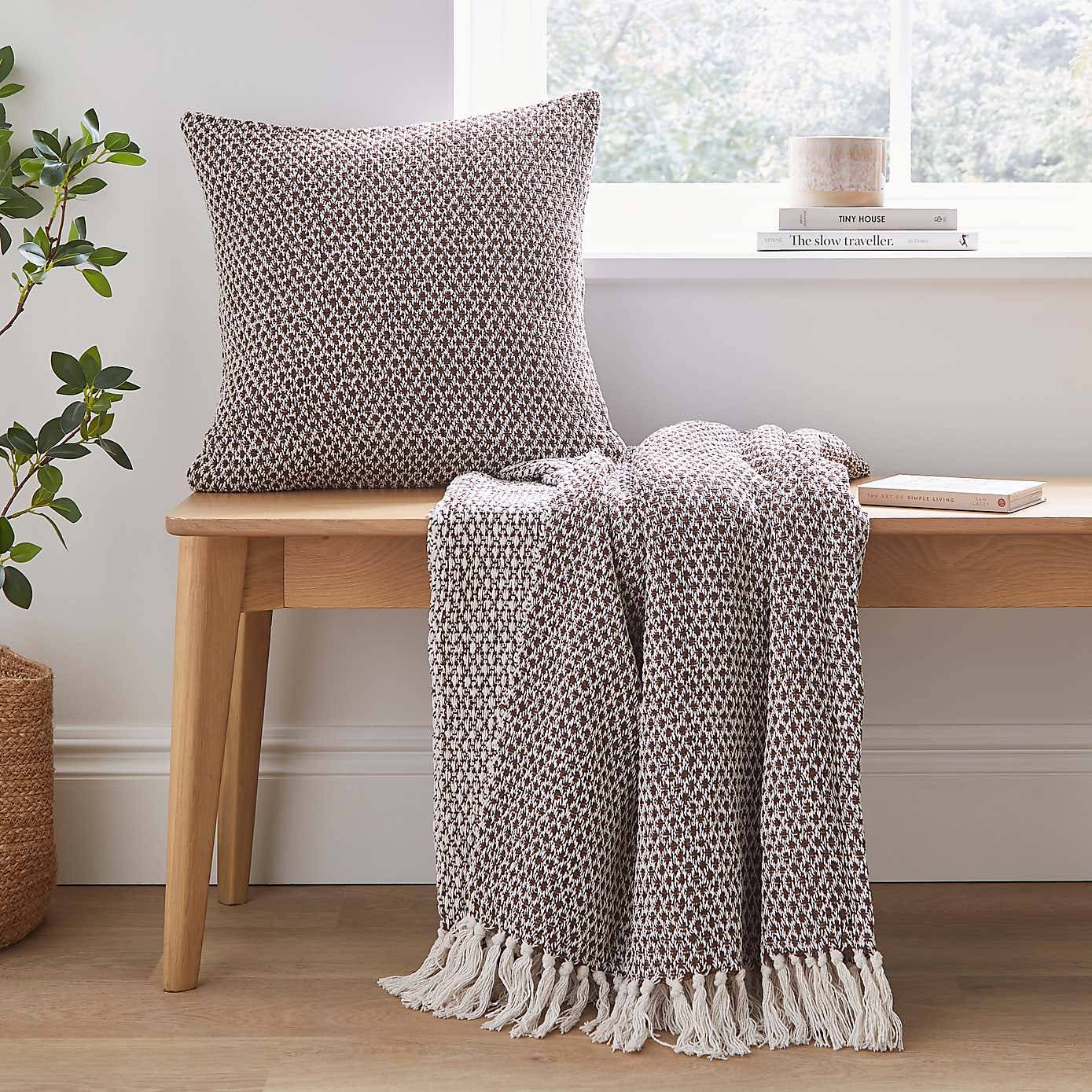 Carousel zoom image position 4 of 4