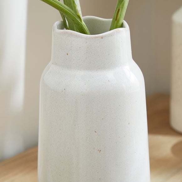 Carousel navigation image position 2 of 3