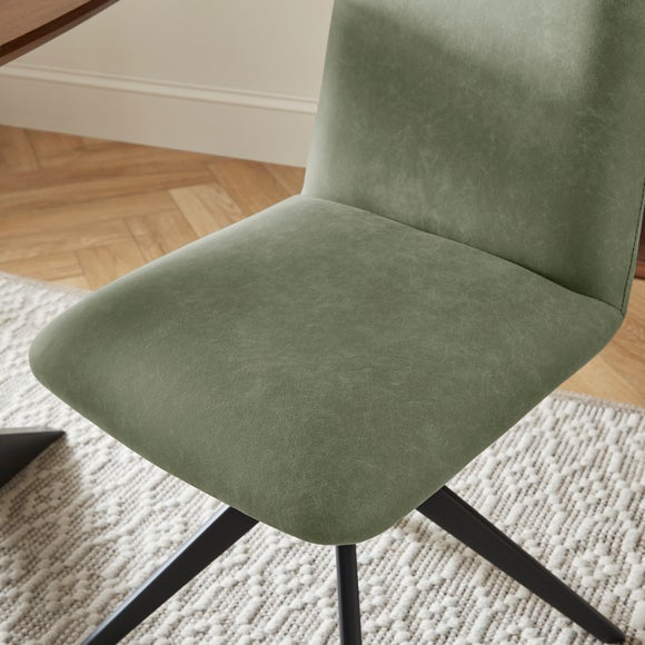 Carousel navigation image position 4 of 9