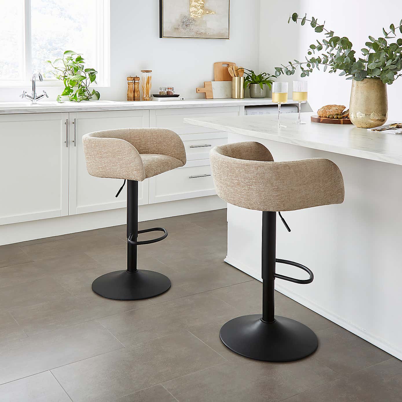 Carousel zoom image position 2 of 7