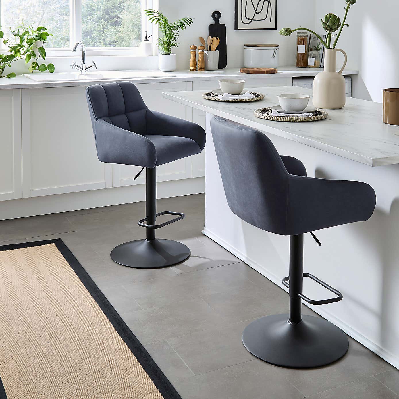 Carousel zoom image position 2 of 7