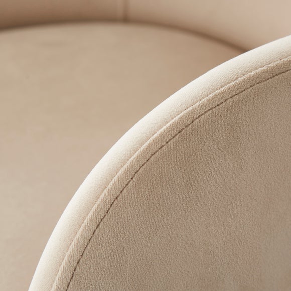 Carousel navigation image position 3 of 7