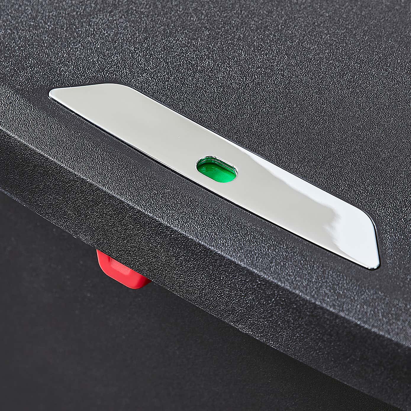 Carousel zoom image position 2 of 3