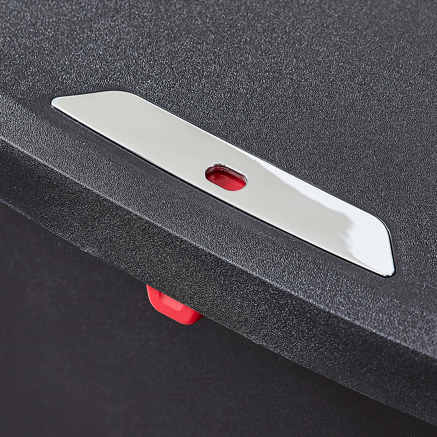 Carousel zoom image position 3 of 3